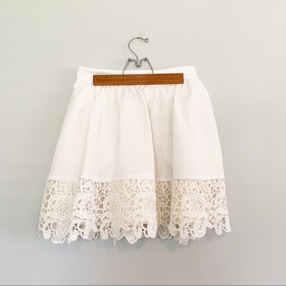 Lace detail cupcake skirt with invisible pockets